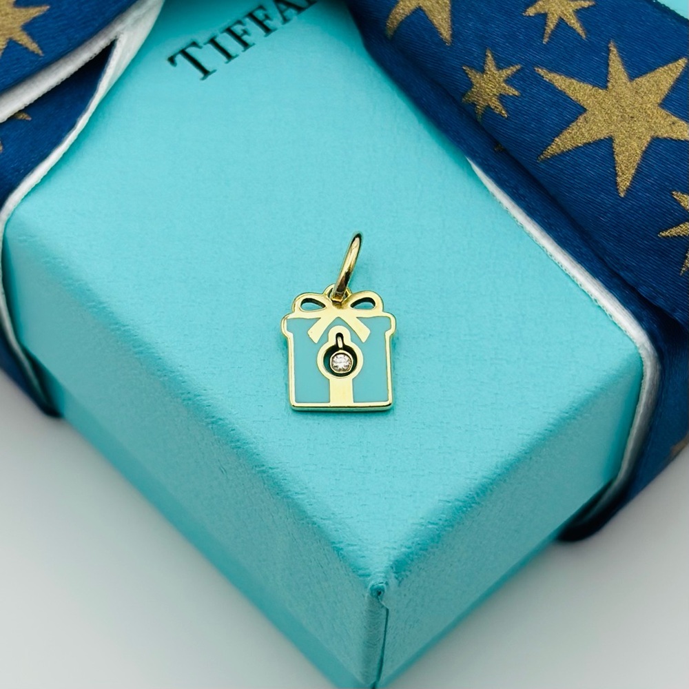 RARE Tiffany & Co 18K Yellow Gold Diamond Enamel Present Gift Box Charm Pendant